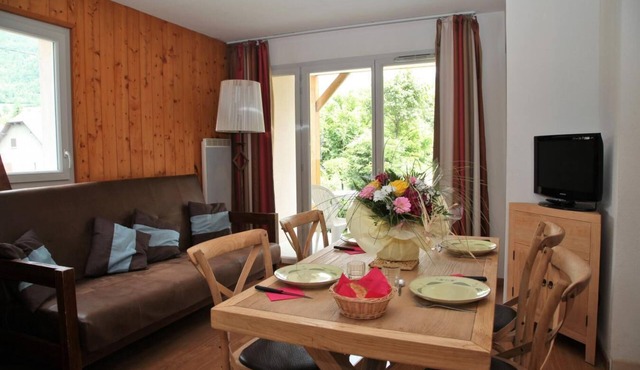 Wifi, view mountain, swimming pool, sauna, hammam, terrace, balcony, parking, tv, ski locker, 38m²