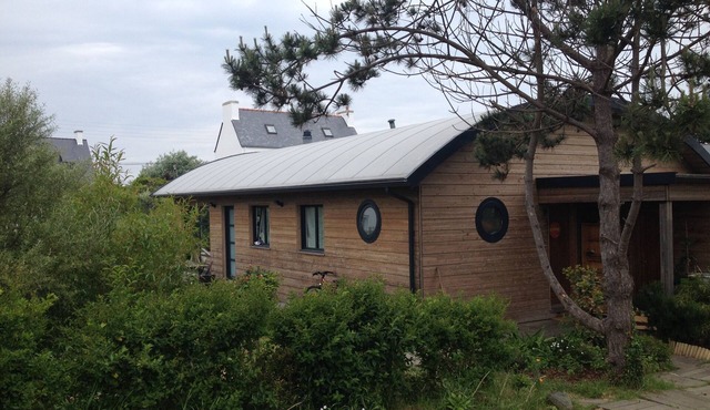 Wooden house at 50 m from the beach, 250m from the Pointe de Primel