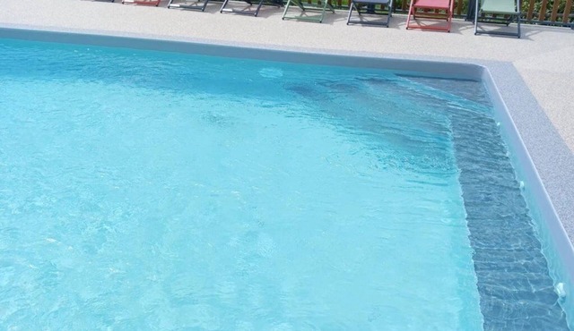 ZEcamping 3 étoiles familial piscine chauffée chalet TV BBQ 43m2