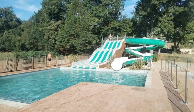 ZEcamping 3 étoiles parc aquatique toboggans pet friendly locatif TV 32m2