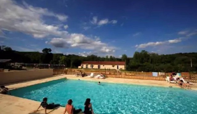 ZEcamping 3 étoiles piscine chauffée dog friendly cottage TV LV clim 35m2