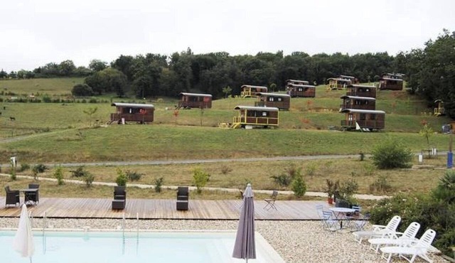 ZEcamping 4 étoiles familial piscine chauffée locatif TV BBQ 42m2