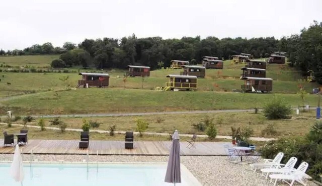 ZEcamping 4 étoiles familial piscine chauffée locatif BBQ 29m2
