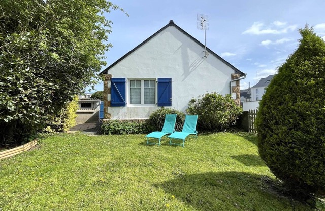House with enclosed garden 700m from the center of PERROS GUIREC