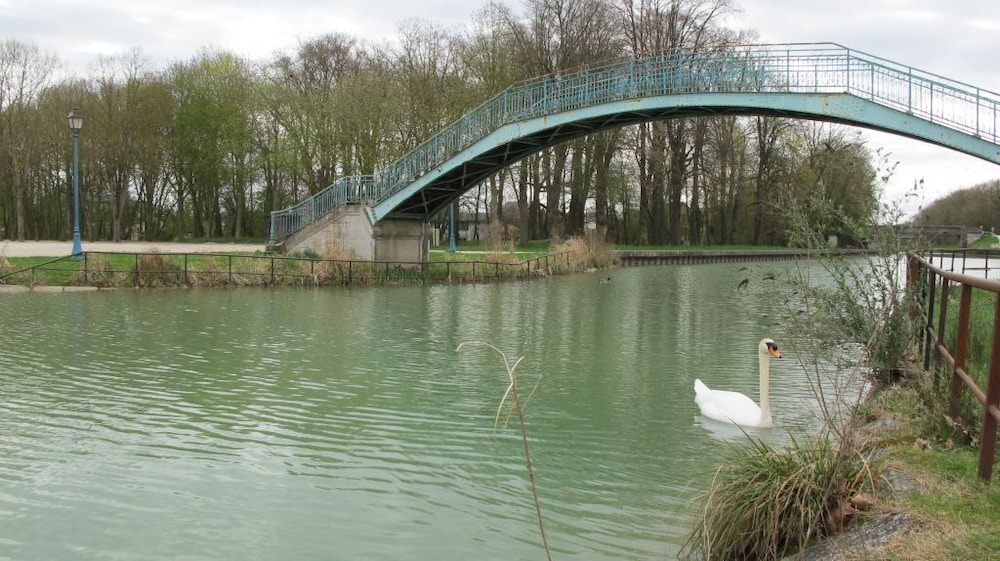 Fagnieres Hotel | Les Collinades de Chalons