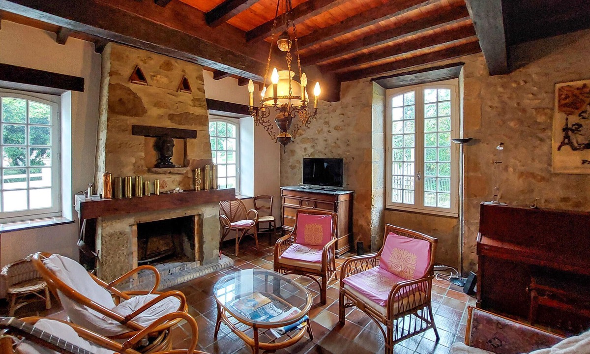 Conchez-de-Bearn House | Enjoy a relaxing break close to nature in this inviting vacation home.