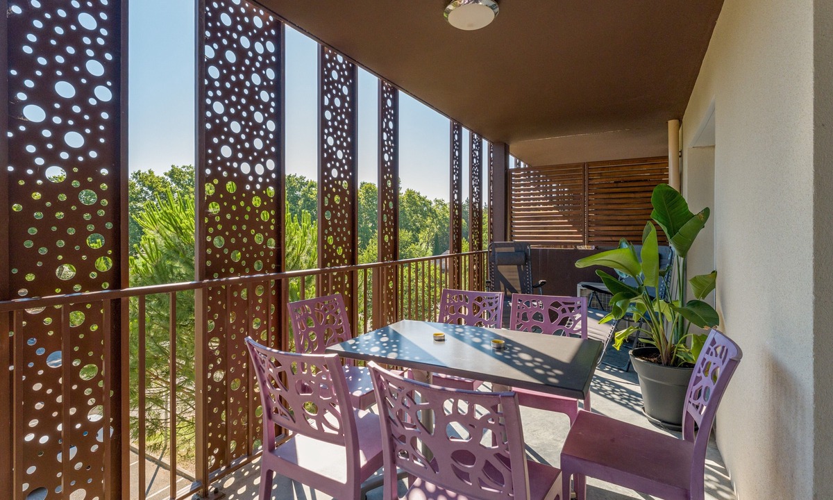 Remoulins Apartment | Apartment “Les Rivages du Gardon” with Shared Pool, Wi-Fi and Air Conditioning