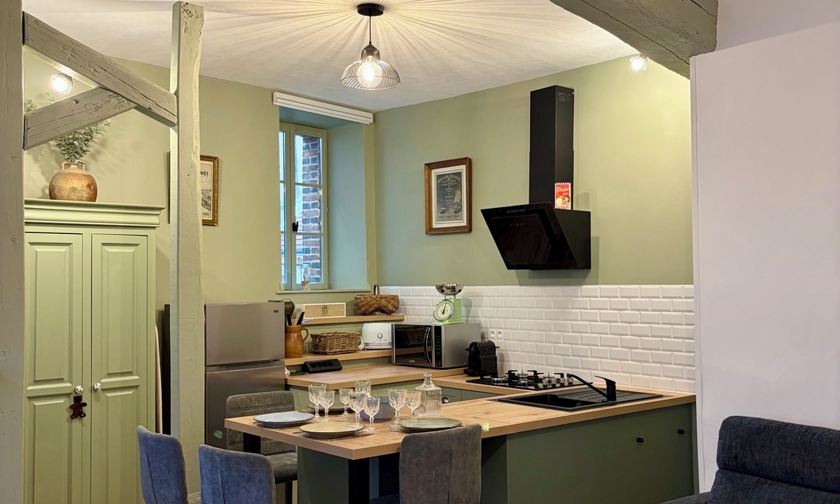 Joigny House | L'Escapade Maillotine: Small character town house on two levels.