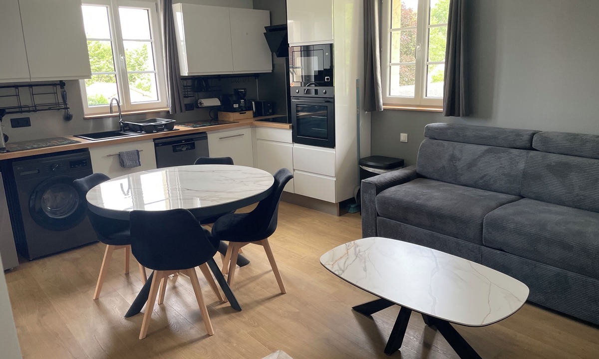 Amance Apartment | The Lakes and Parks Apartment