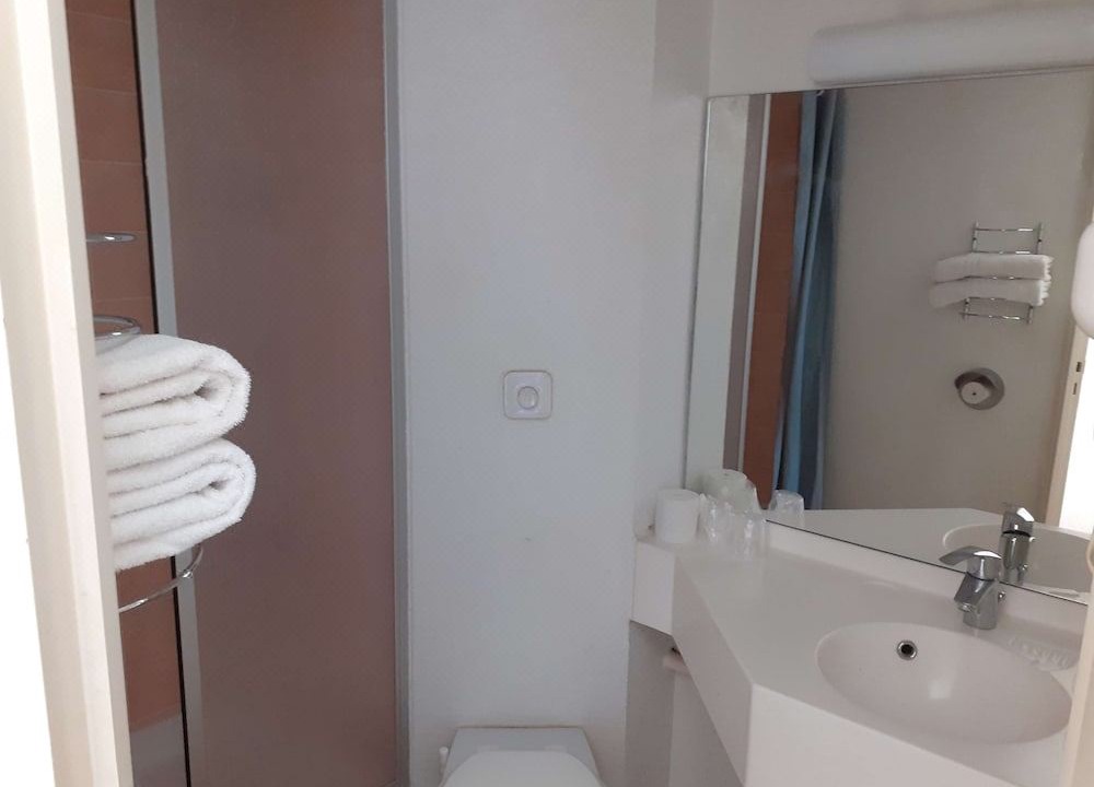 Photo of Bathroom in La Chapelle-Saint-Luc