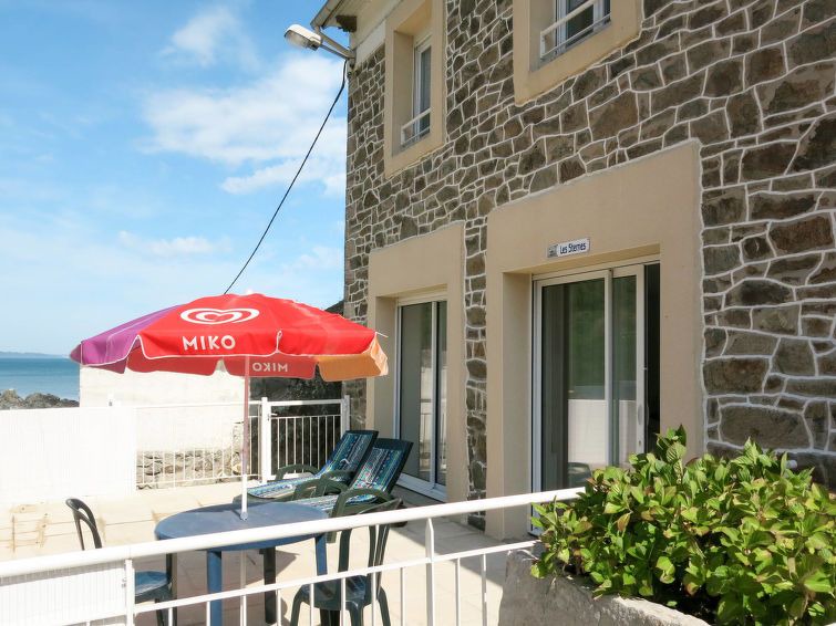Photo of Buildings in Planguenoual