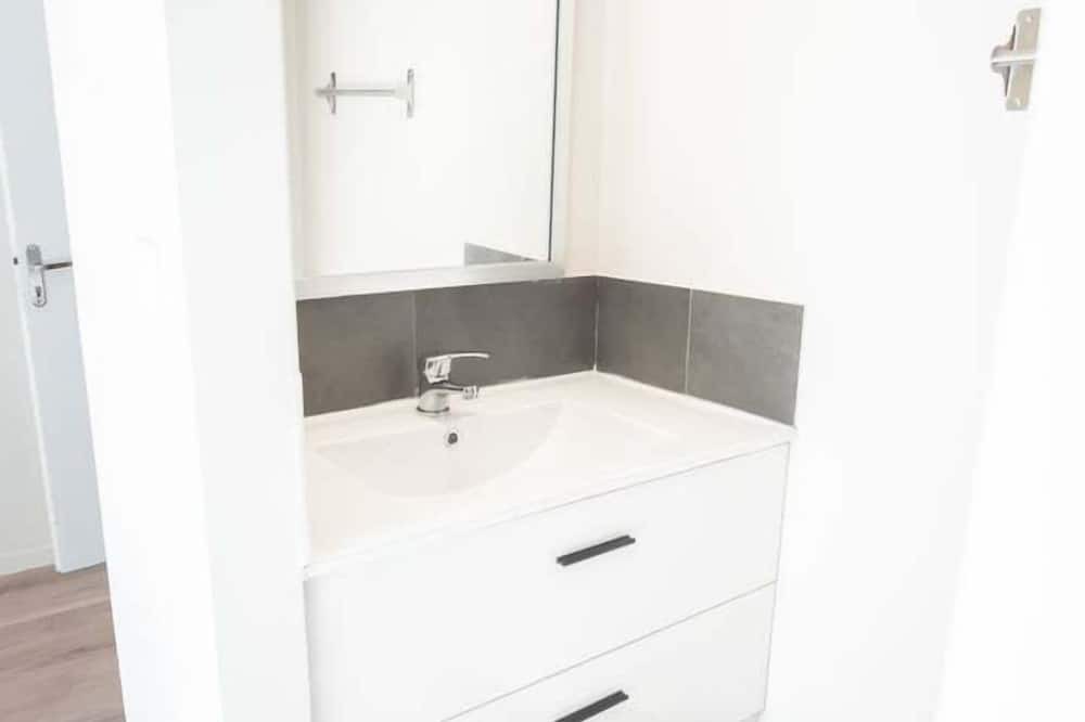 Photo of Bathroom in Quartier Beauregard-Boufflers-Buthegnemont-Boudonville