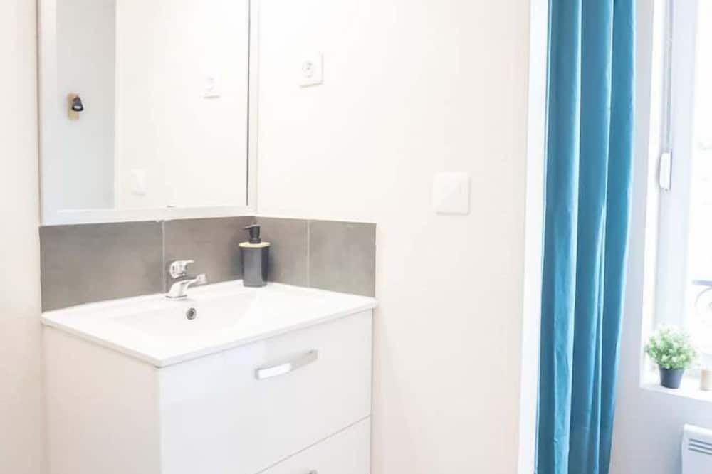 Photo of Bathroom in Quartier Beauregard-Boufflers-Buthegnemont-Boudonville