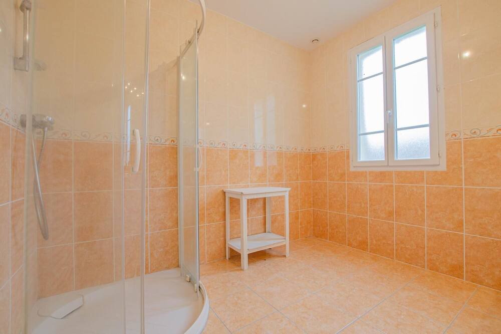 Photo of Bathroom in Trancault