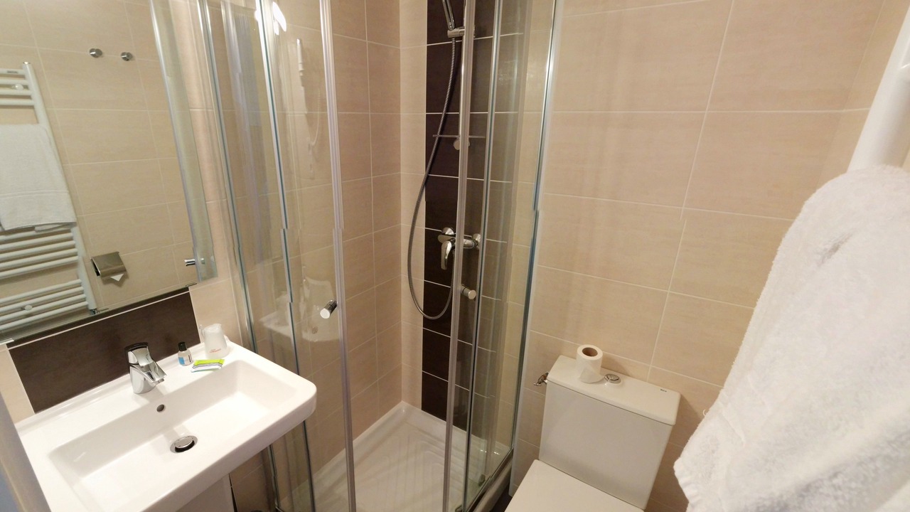 Photo of Bathroom in Lamballe