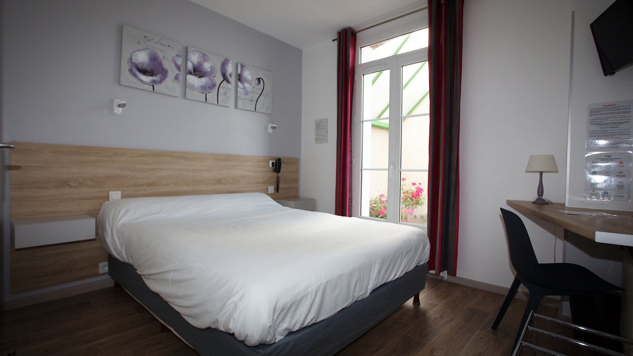Photo of Bedroom in Lamballe