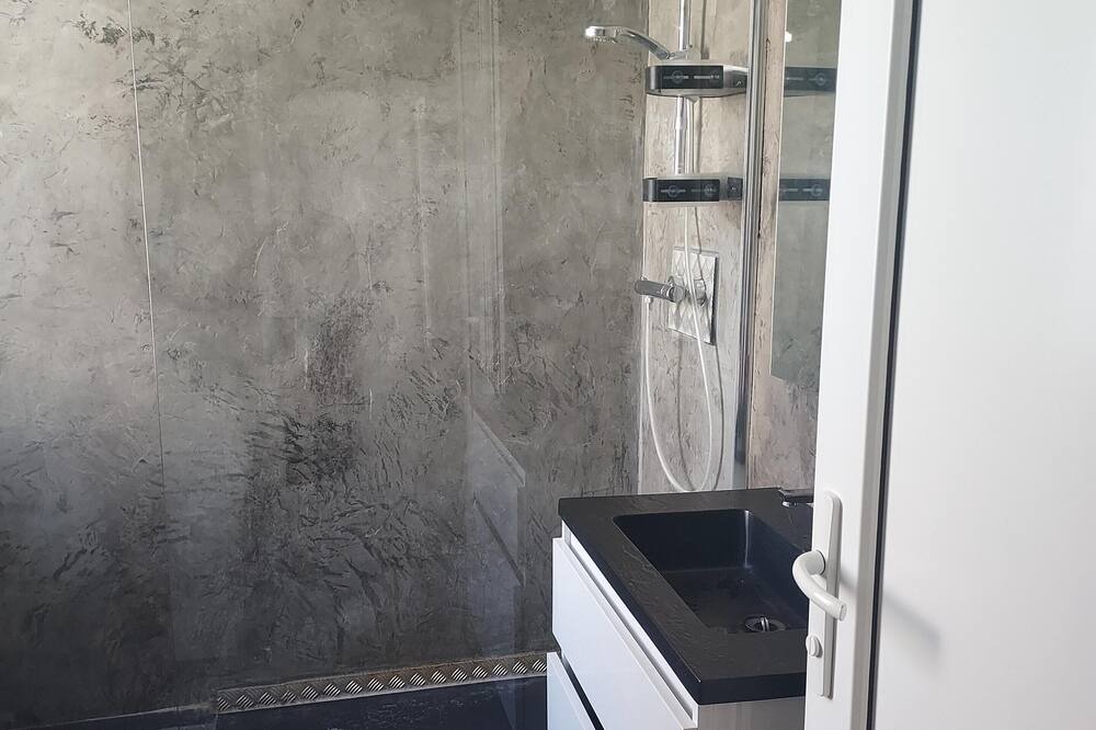 Photo of Bathroom in Ledenon