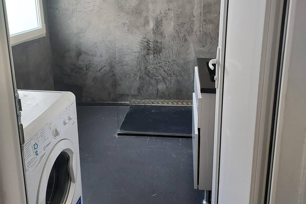 Photo of Bathroom in Ledenon