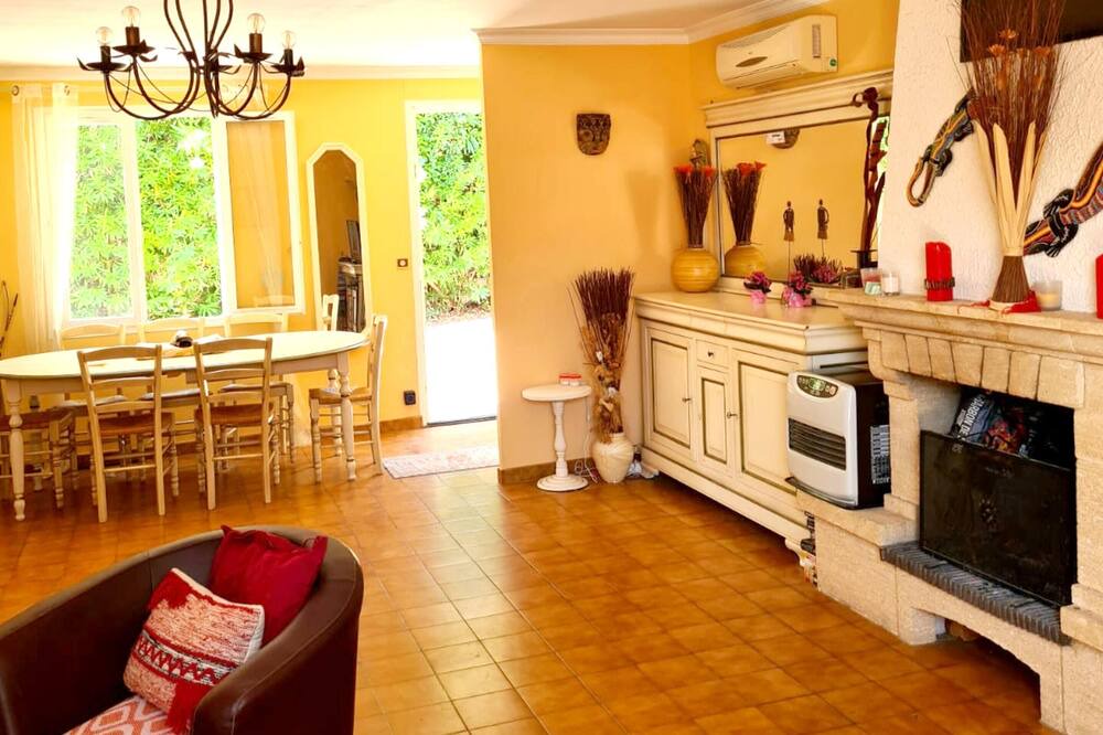 Photo of Livingroom in Marguerittes