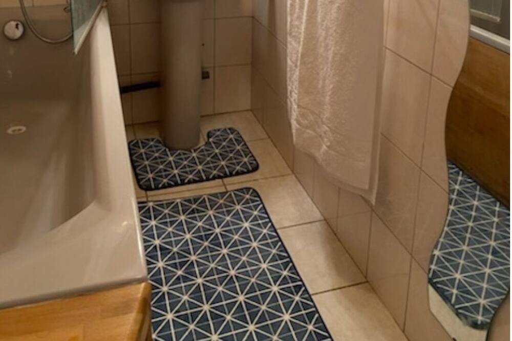 Photo of Bathroom in La Chapelle-Saint-Luc