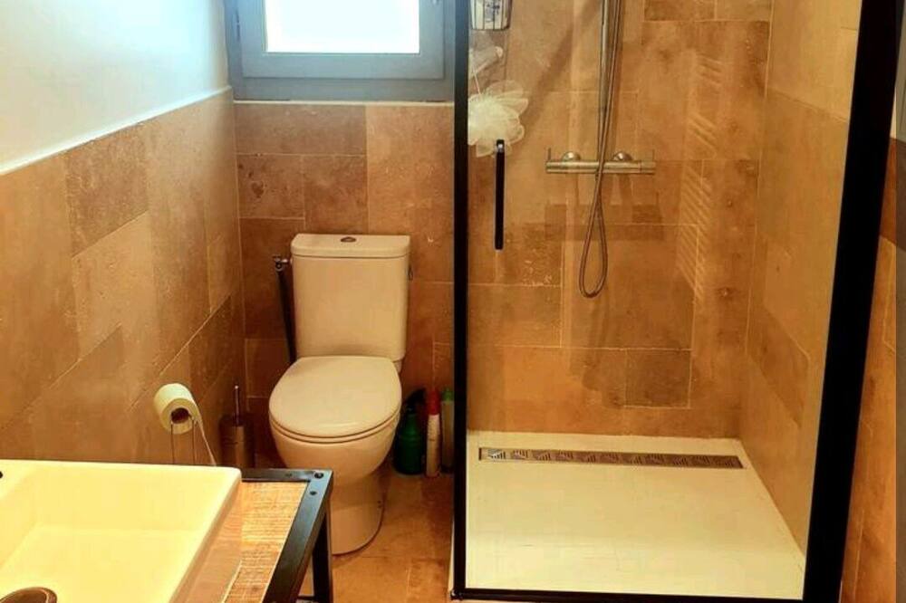 Photo of Bathroom in Samsons-Lion