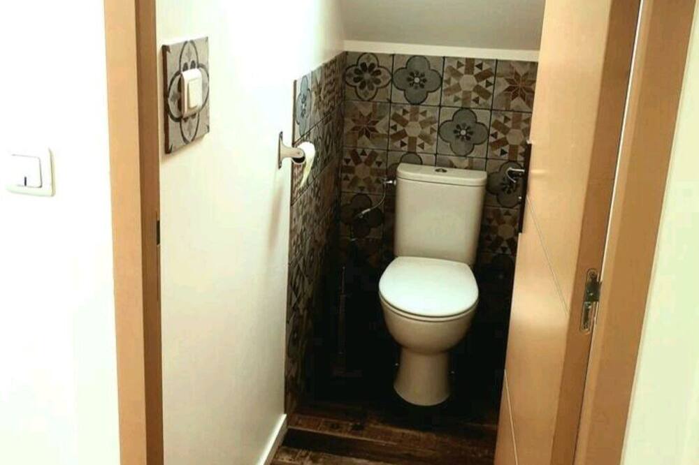 Photo of Bathroom in Samsons-Lion