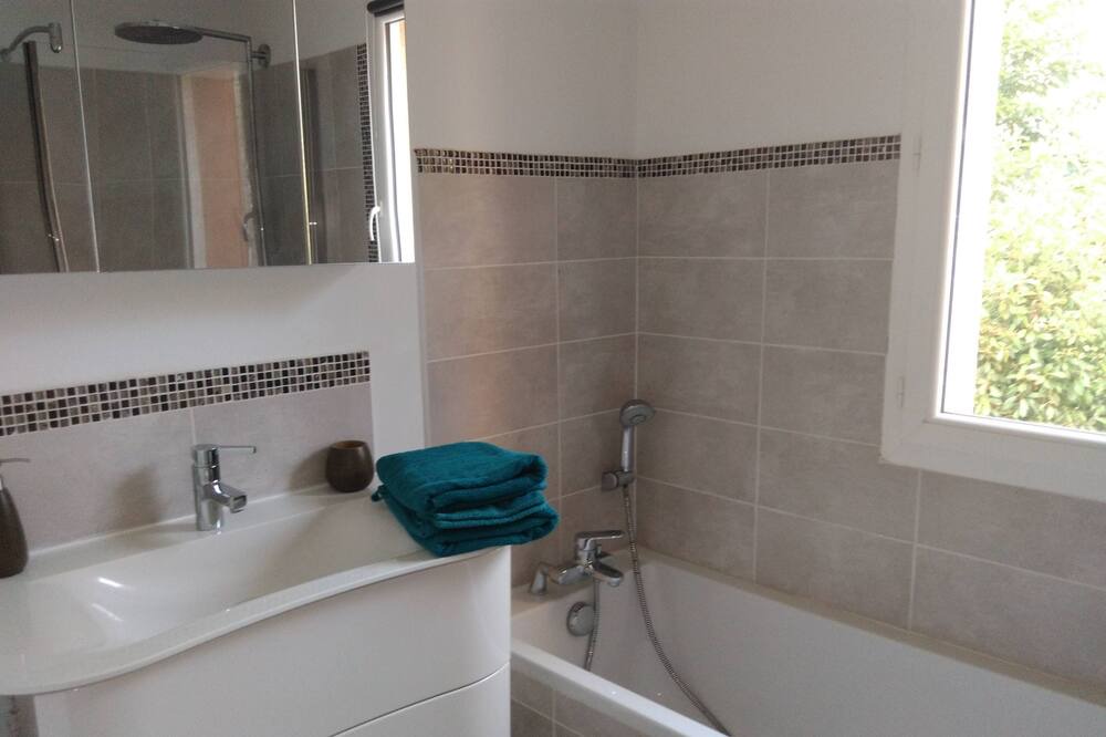 Photo of Bathroom in Camps-la-Source