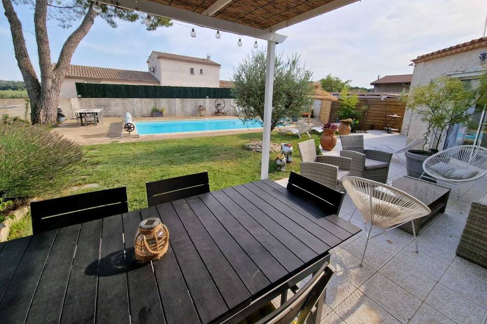 Photo of Patio Balcony in Jonquieres-Saint-Vincent