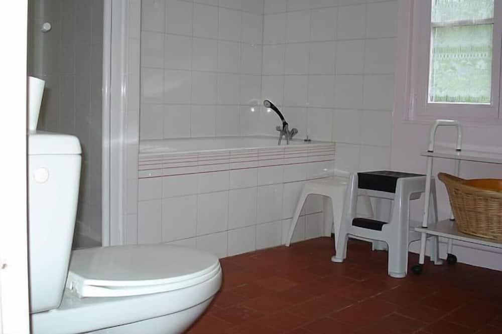 Photo of Bathroom in Nettancourt
