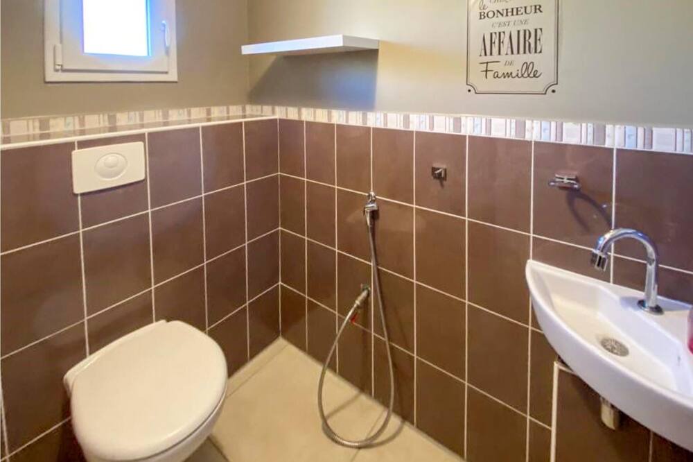Photo of Bathroom in Aramon