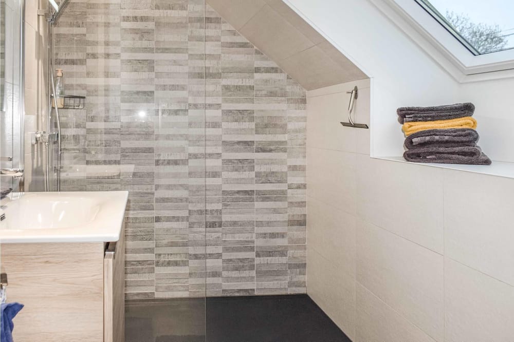 Photo of Bathroom in Pledran