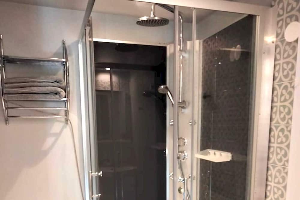 Photo of Bathroom in Bazincourt-sur-Saulx