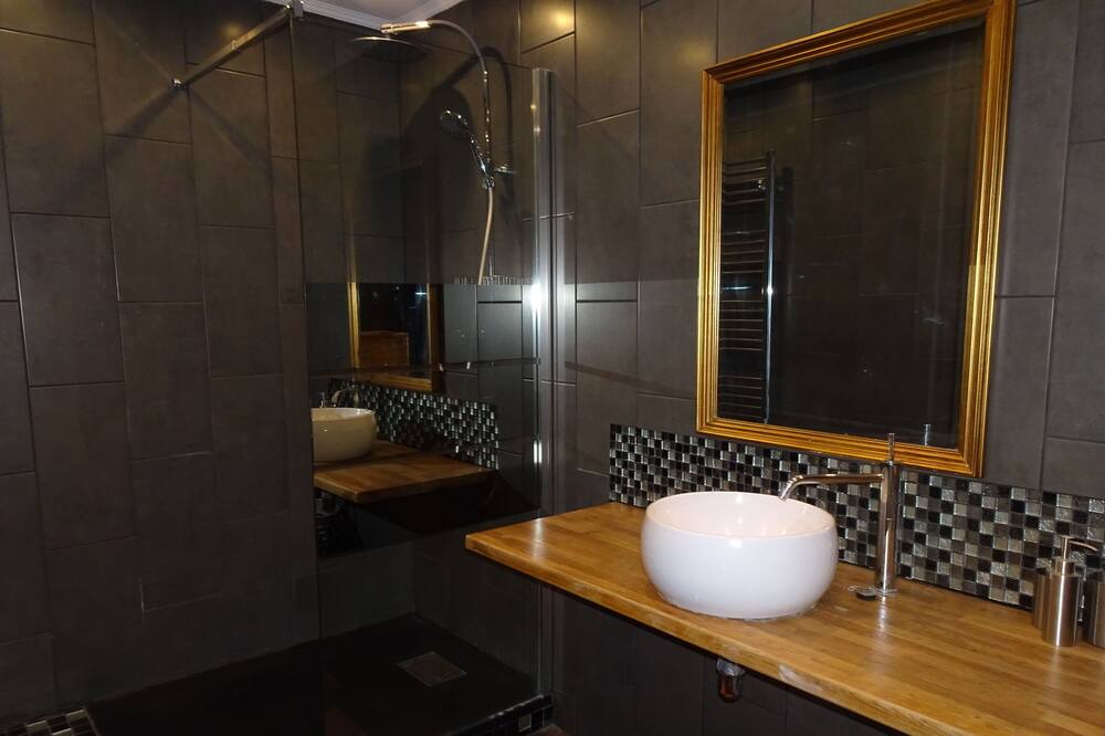 Photo of Bathroom in Cabannes