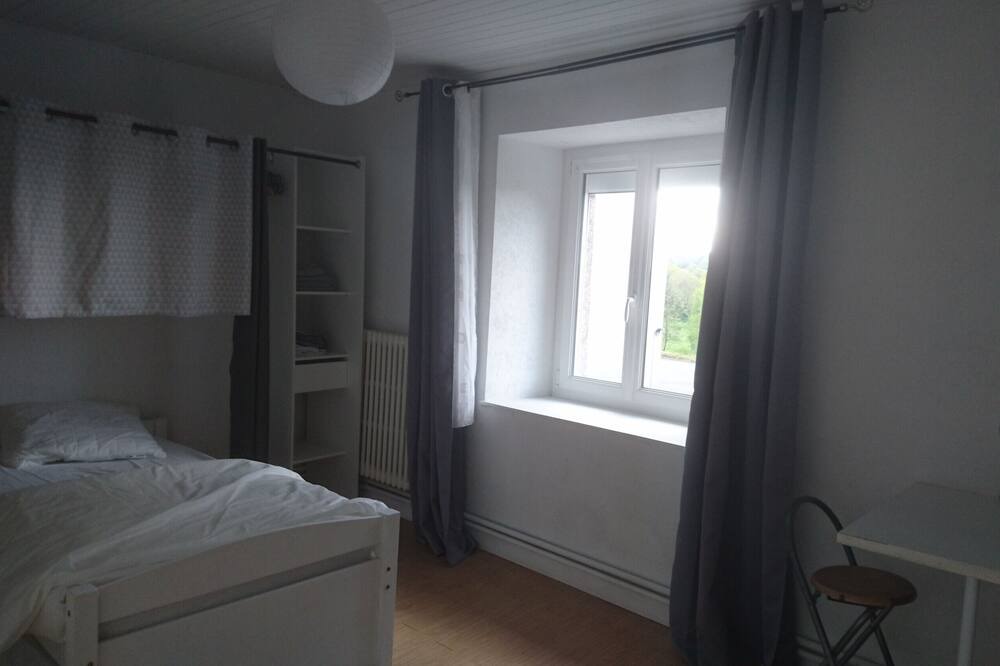 Photo of Bedroom in Saint-Carreuc