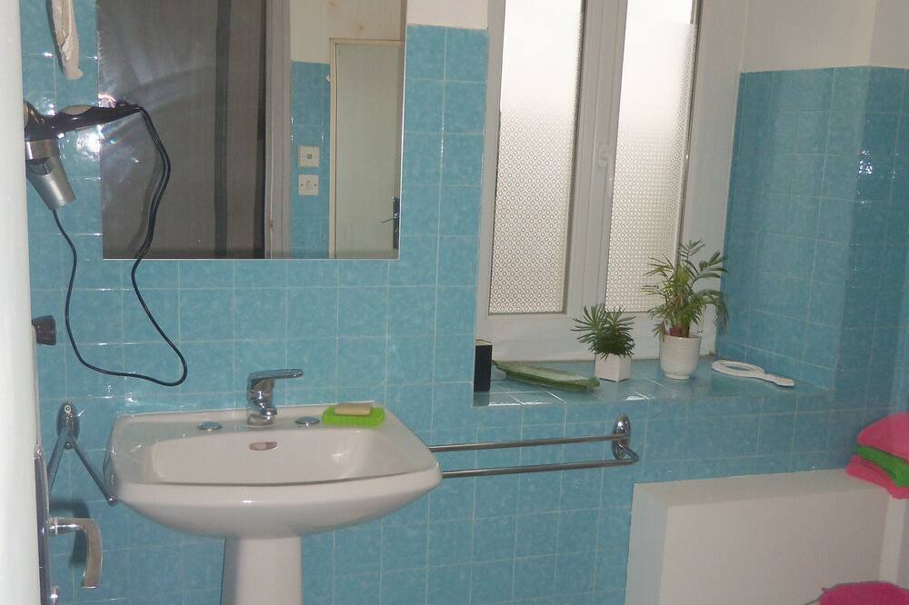 Photo of Bathroom in Saint-Carreuc