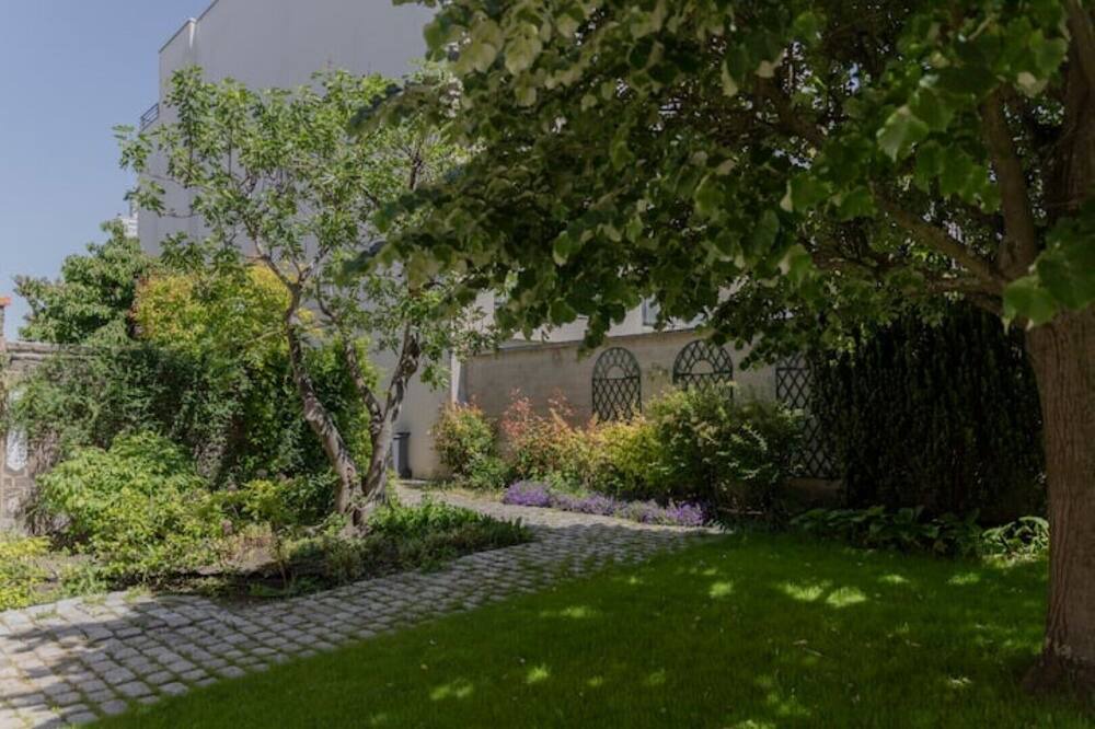 Photo of Outdoor in Coutures