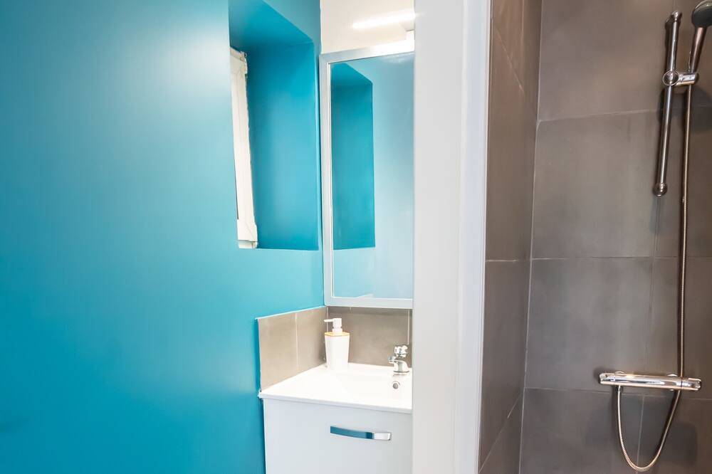 Photo of Bathroom in Quartier Beauregard-Boufflers-Buthegnemont-Boudonville