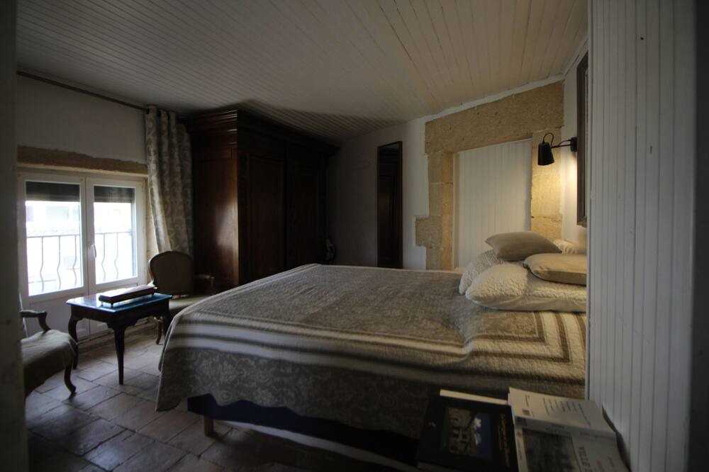 Photo of Bedroom in Remoulins