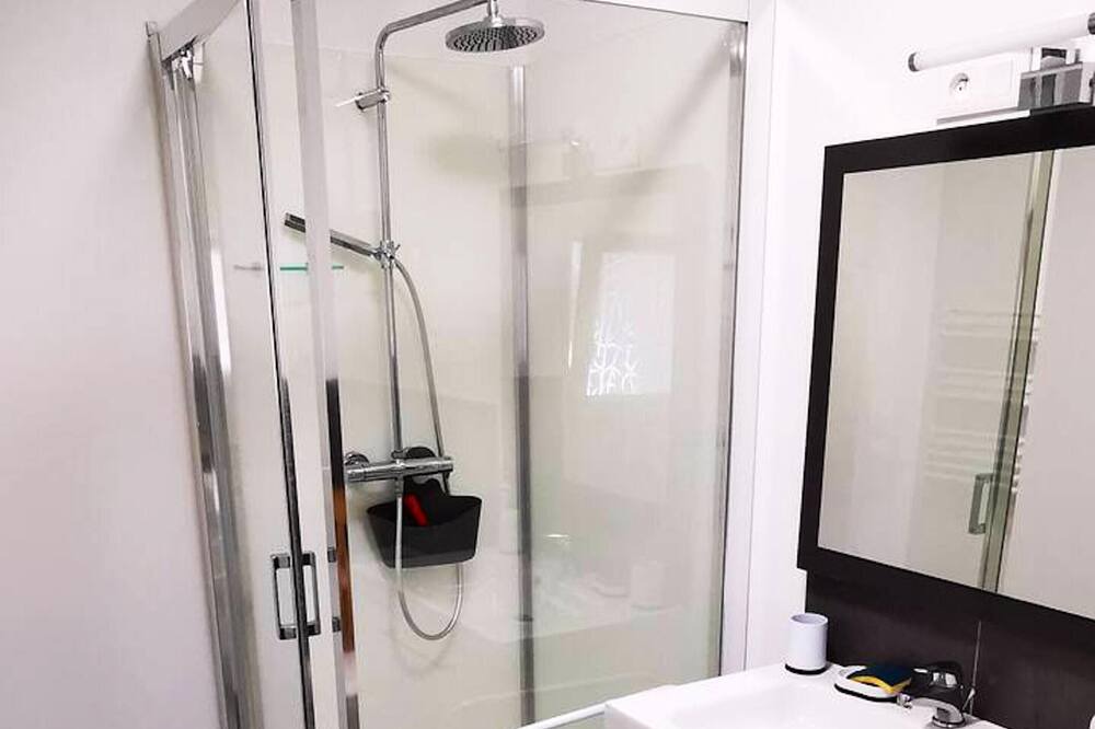 Photo of Bathroom in Hillion