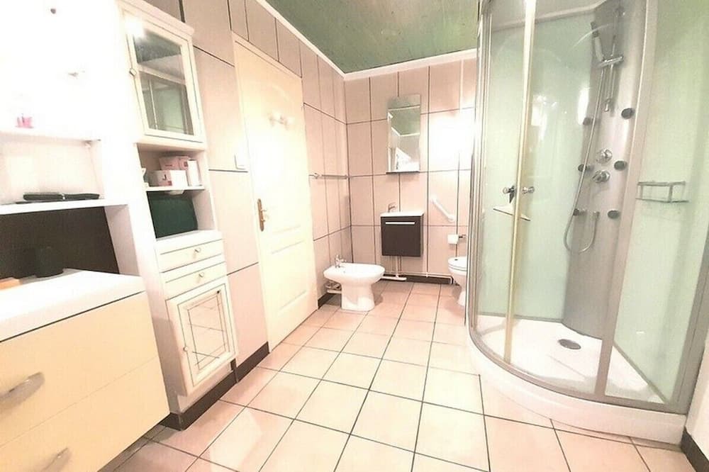 Photo of Bathroom in Puymaurin