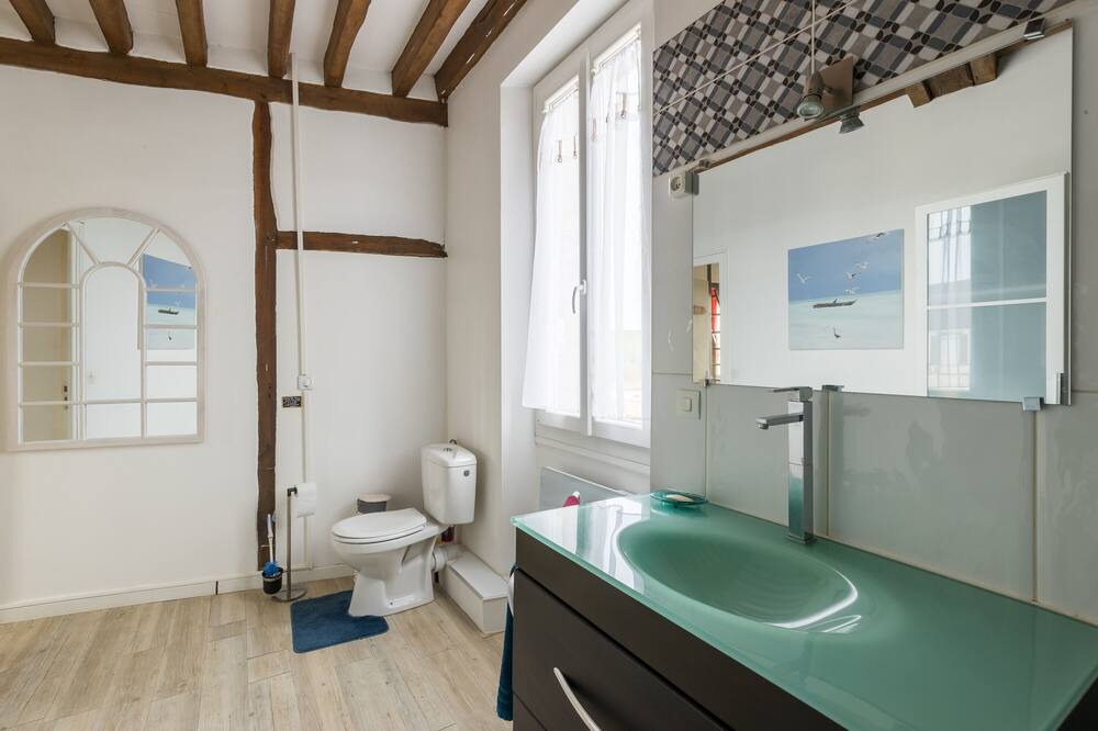 Photo of Bathroom in Fontaine-la-Gaillarde