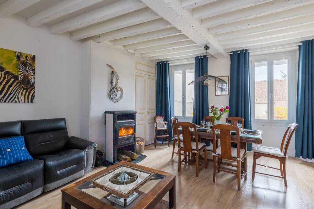 Photo of Livingroom in Fontaine-la-Gaillarde