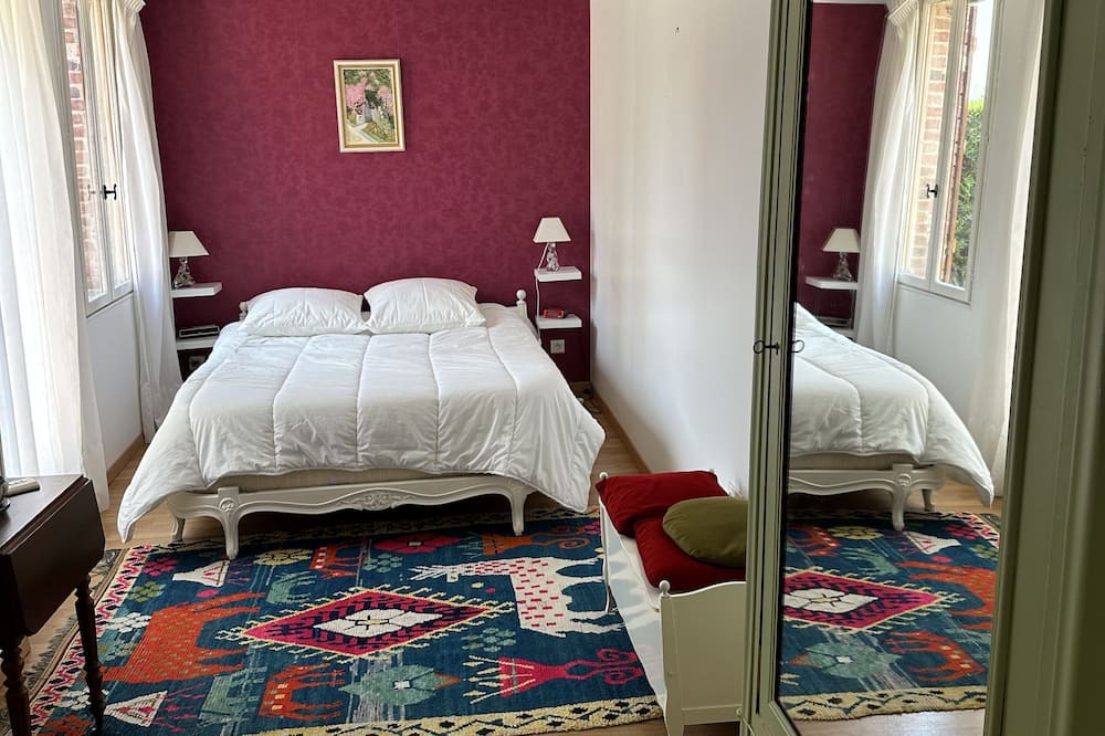 Photo of Bedroom in Herme
