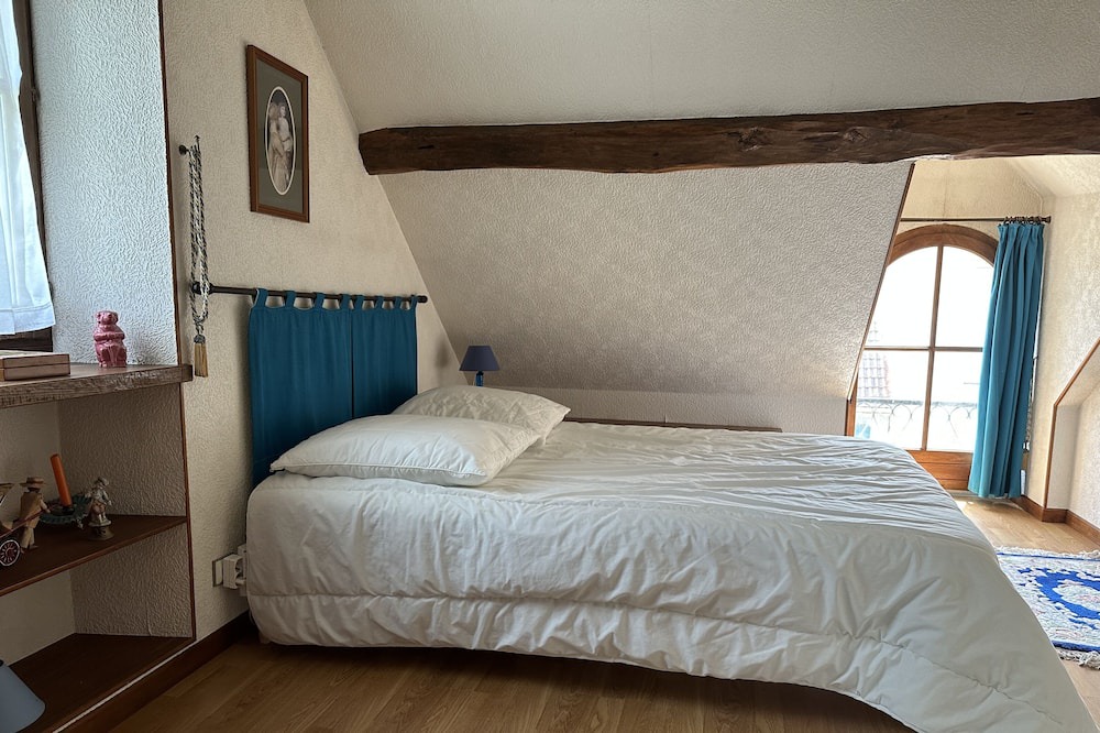 Photo of Bedroom in Herme