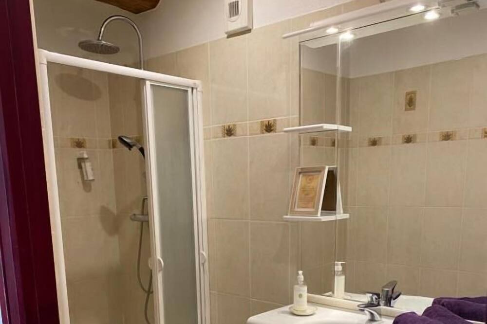 Photo of Bathroom in Couvignon