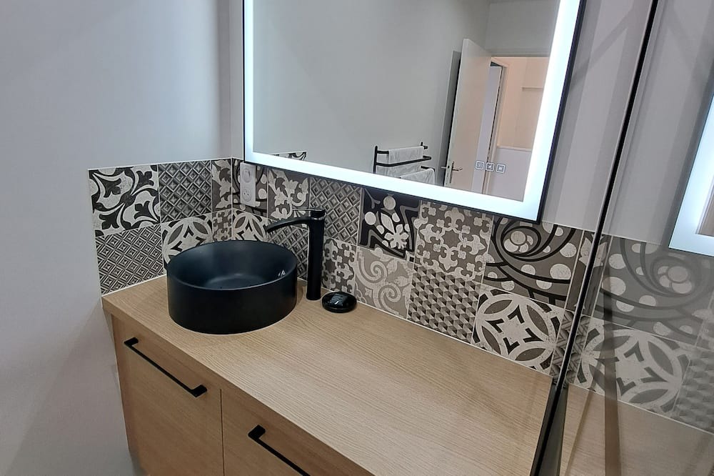 Photo of Bathroom in Flavigny