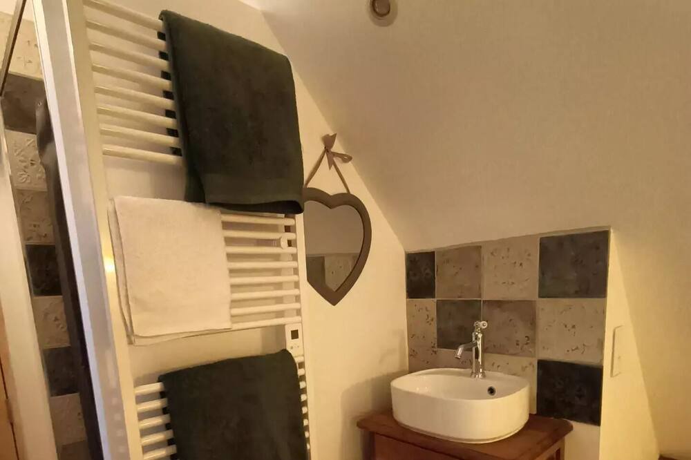 Photo of Bathroom in Plelo