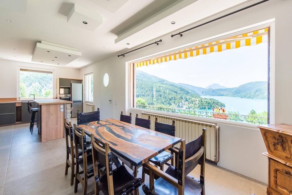 Photo of Livingroom in Saint-Julien-du-Verdon
