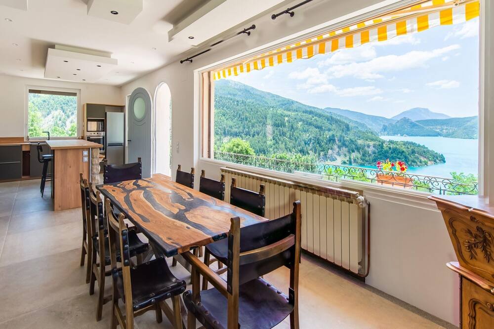 Photo of Livingroom in Saint-Julien-du-Verdon