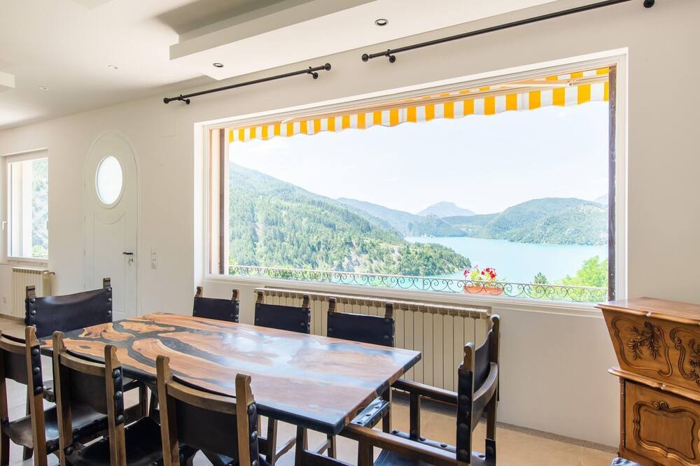 Photo of Livingroom in Saint-Julien-du-Verdon